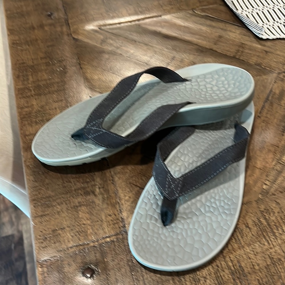 Chaco flip flops size 9